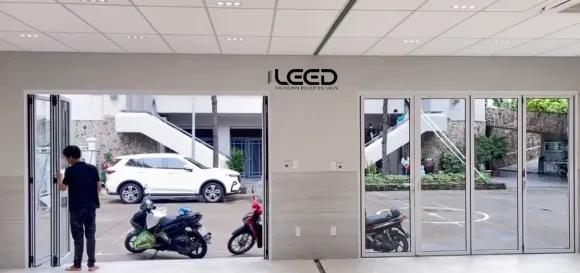 Hoàn thiện cửa kính Slim vuông góc cho chung cư Quận 7 