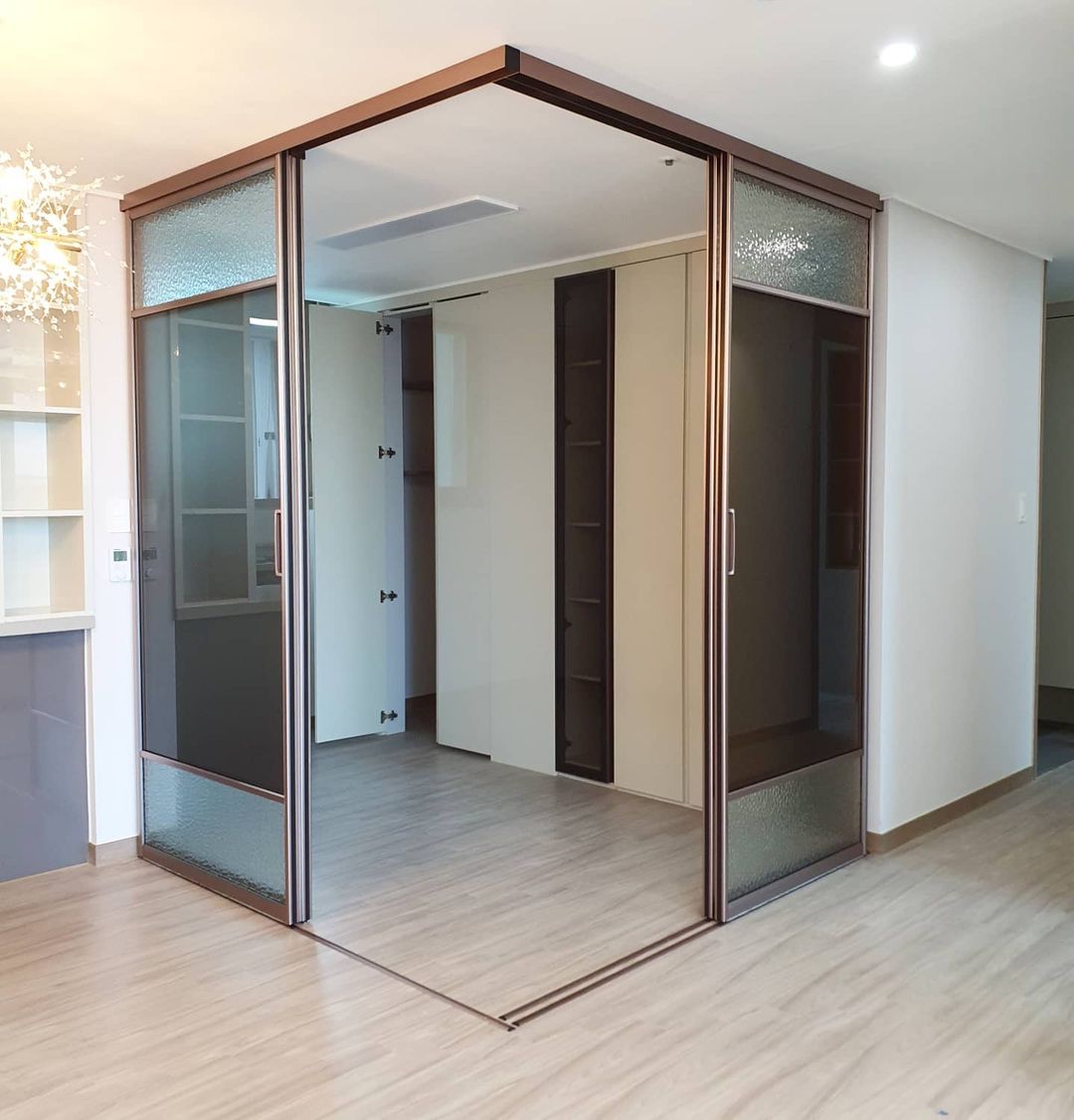 cửa lùa góc vuông