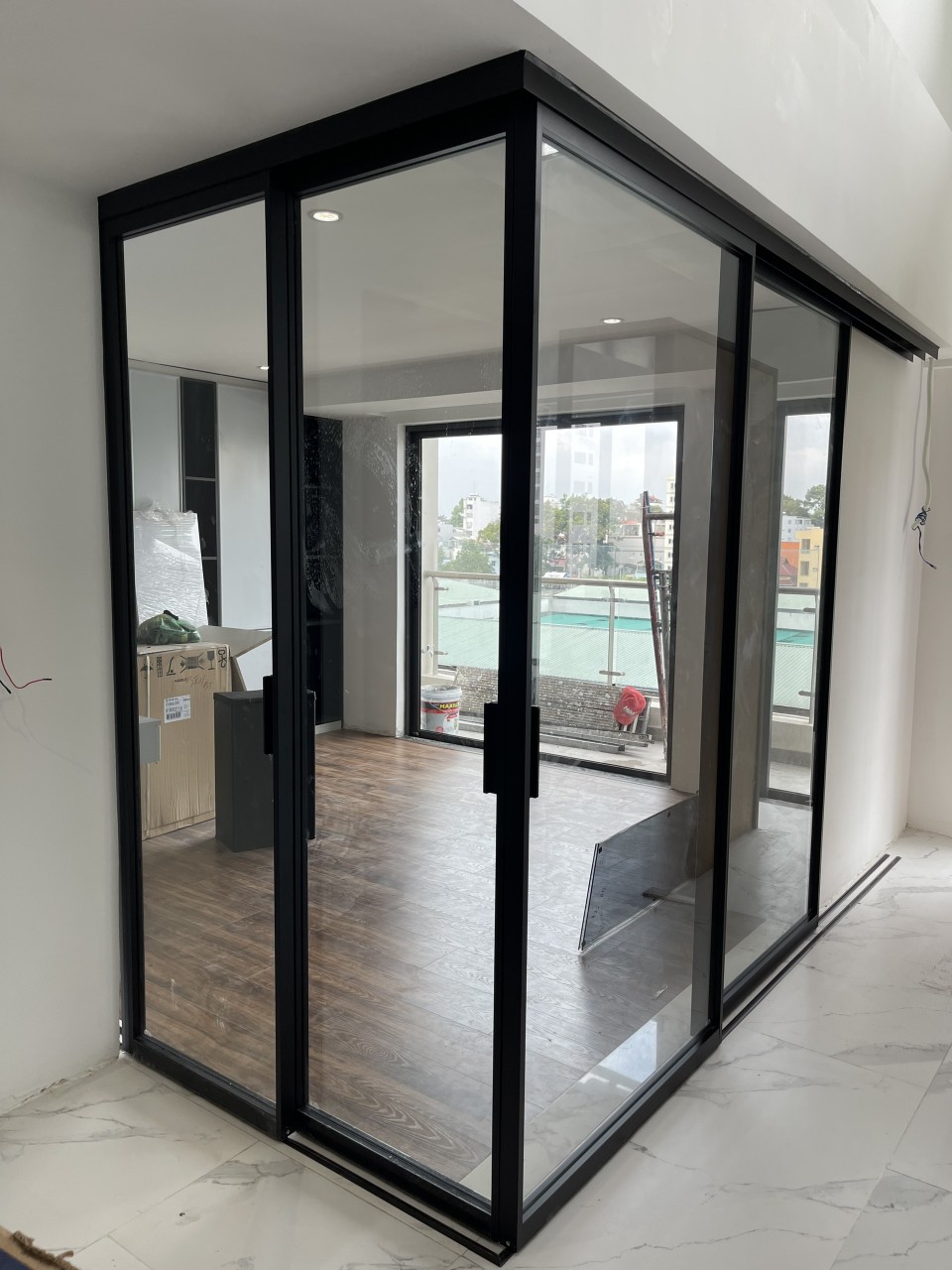 cửa lùa góc vuông