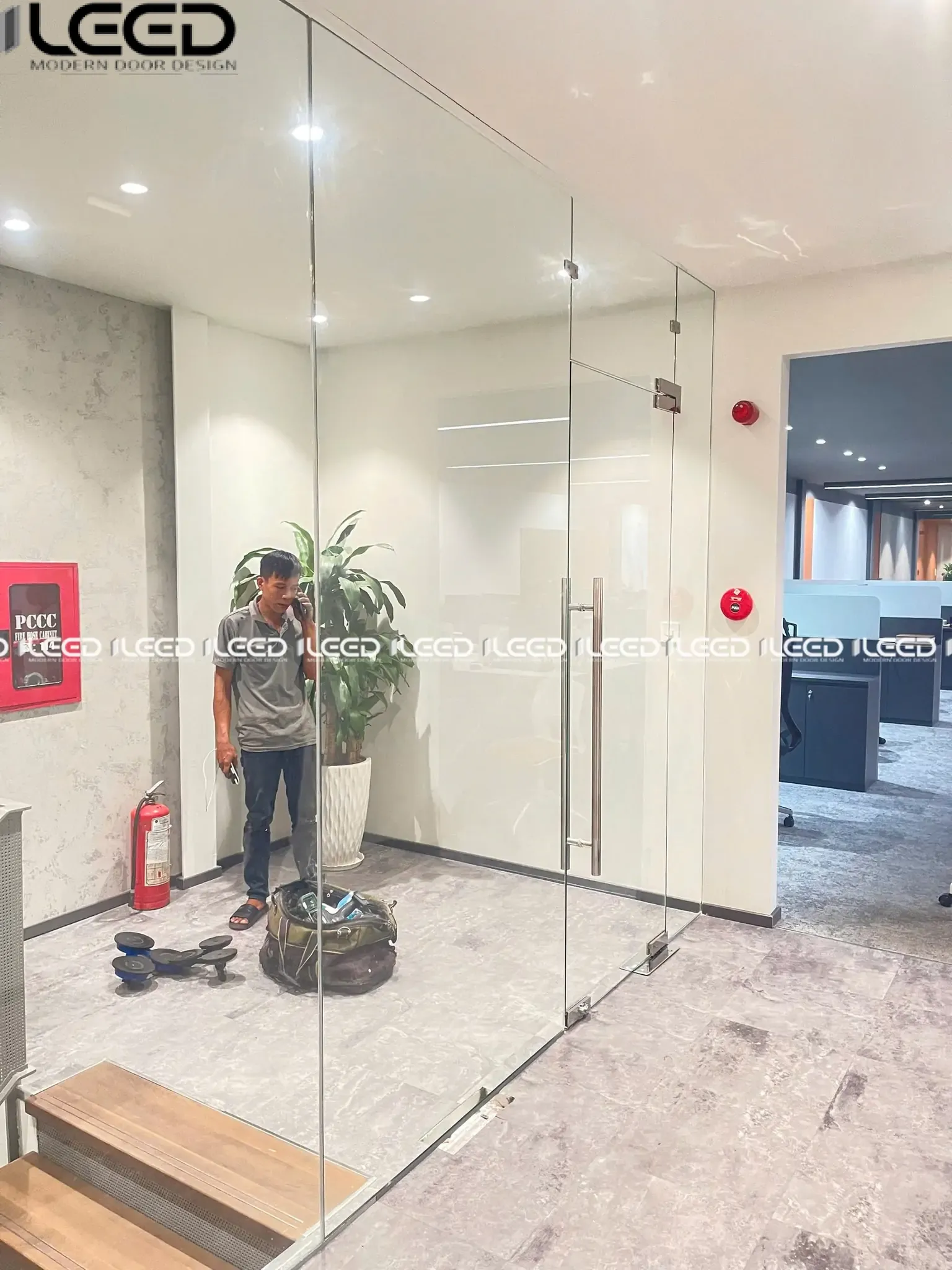 CỬA KÍNH CƯỜNG LỰC 2 CÁNH BẢN LỀ SÀN