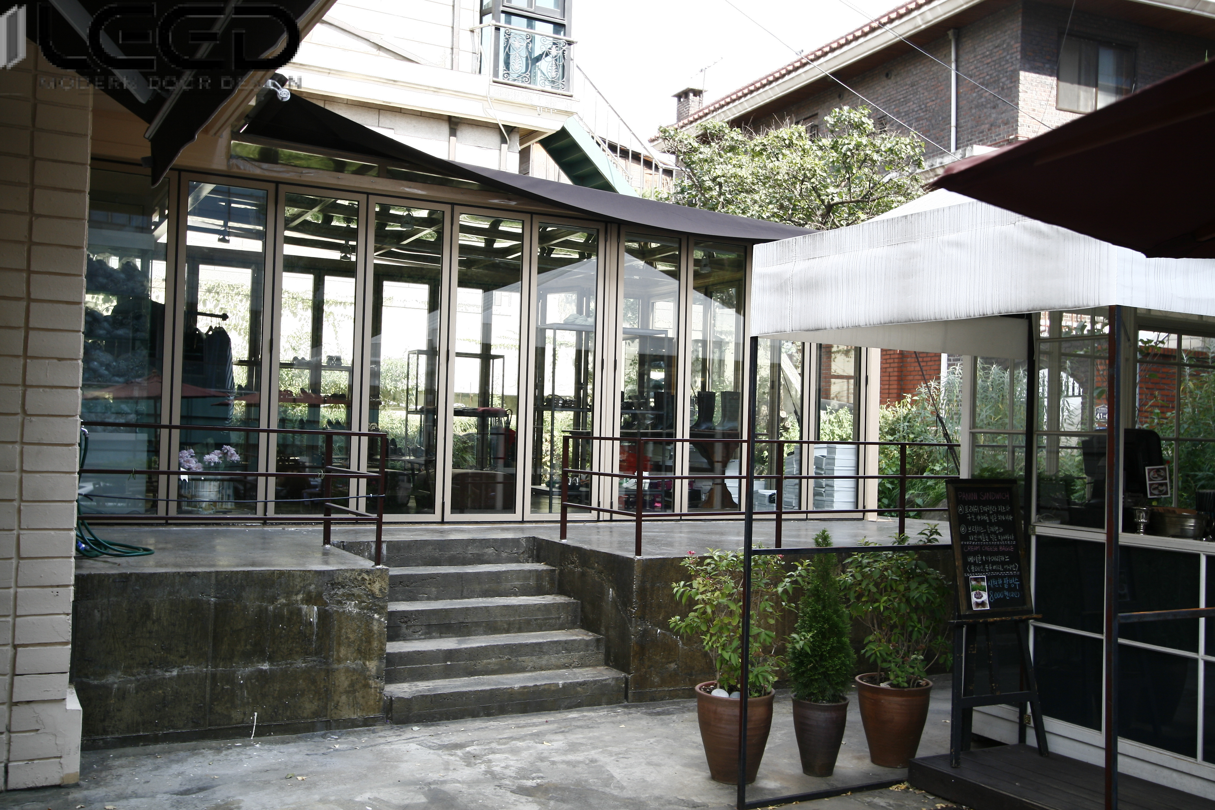 cửa trượt 10 cánh